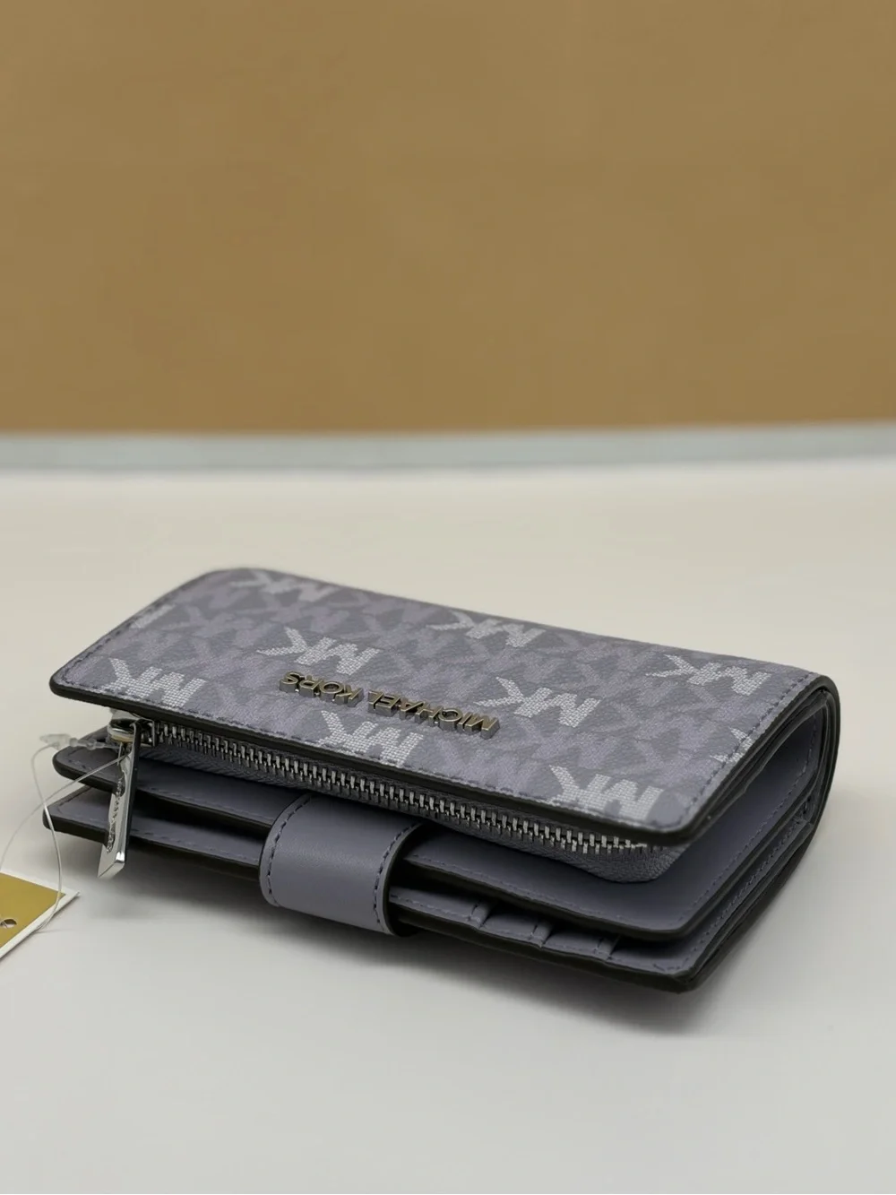 Michael Kors Jet Set Travel Med Signature Logo Central Zip Billfold Wallet Lilac
